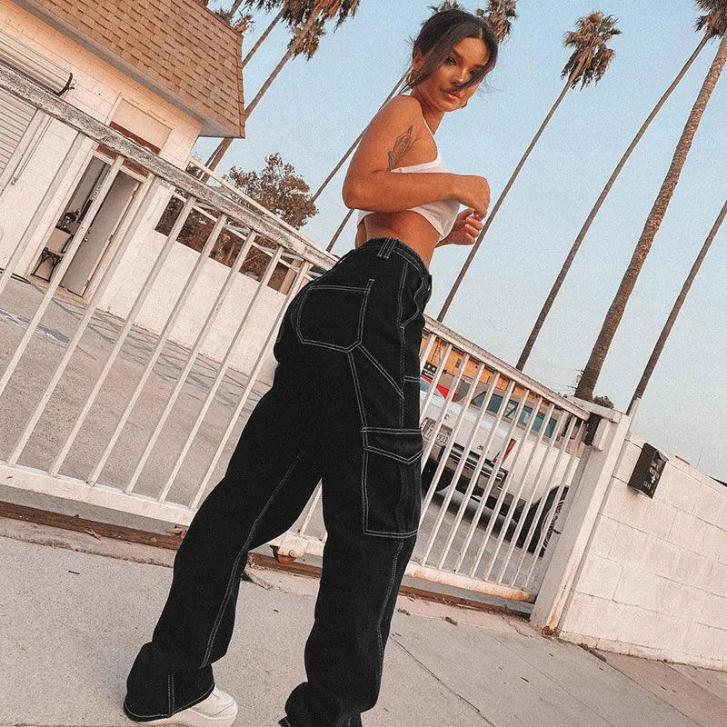 Cargo noir avec couture blanche